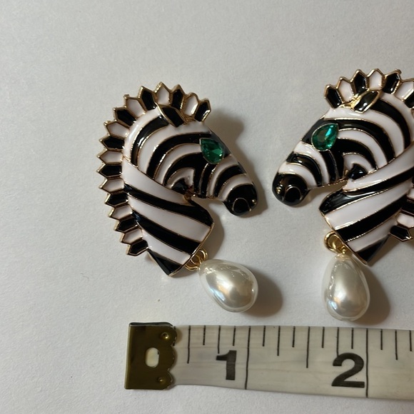Zara Enamel Pearl Zebra Earrings - Picture 12 of 17